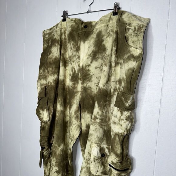 Pretty Little Thing Women’s Camo Cargo Trouser Size 26 NWT - Picture 3 of 6